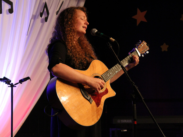Cooperative de developement culturel, guitar singer